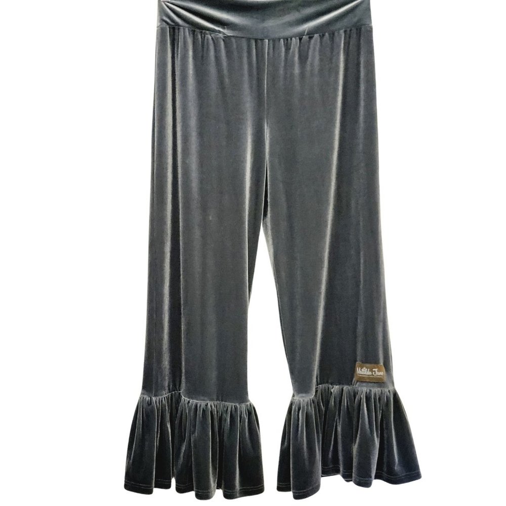 Matilda Jane Womens Size M Gray Velvet Big Ruffle Stretch Cropped Pants NWT
